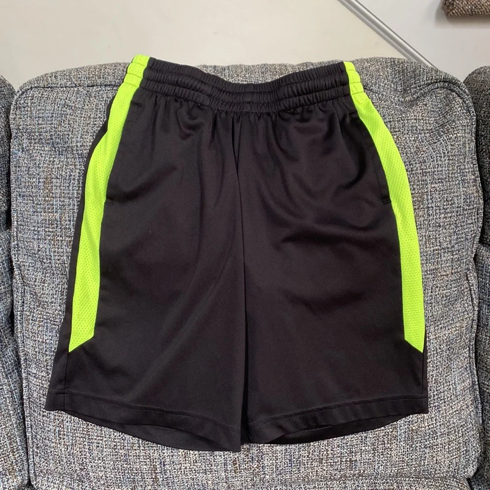 Tek Gear Pull-up Athletic Black Shorts, Unisex Size M (10/12)
